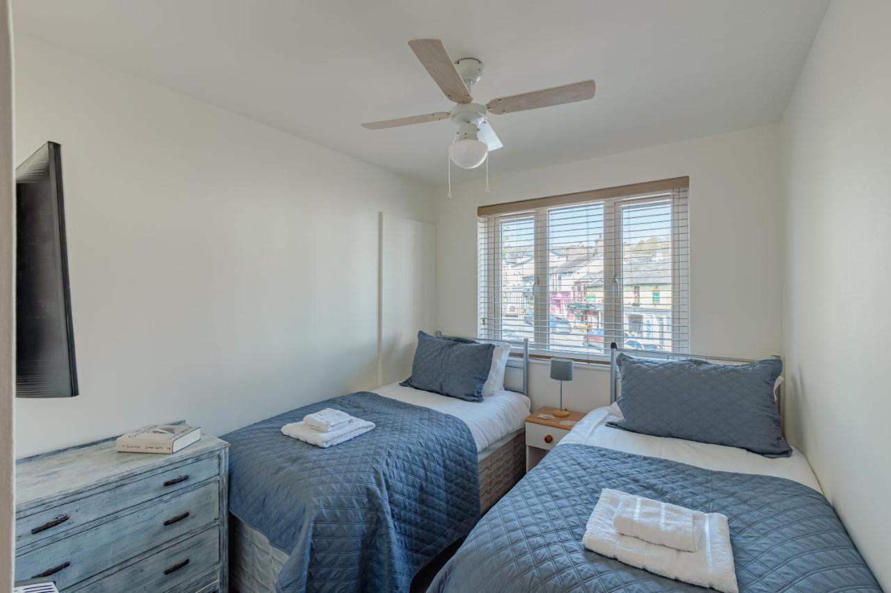 Luxury 2 Bed Room Lake View Apt Bowness Parking Ngoại thất bức ảnh