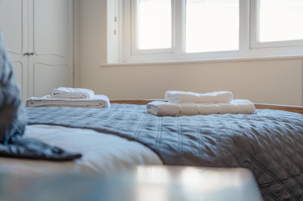 Luxury 2 Bed Room Lake View Apt Bowness Parking Ngoại thất bức ảnh